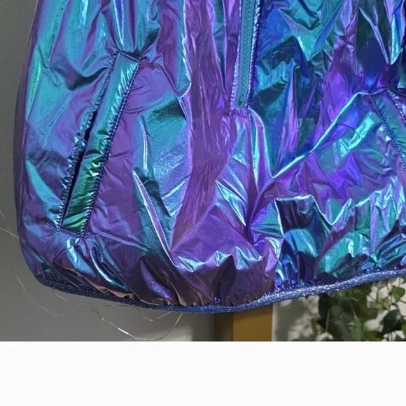 AKIRA Iridescent Blue and Purple Women's Top - Picture 2 of 6